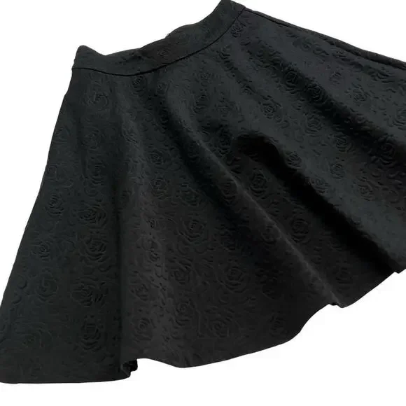 GUESS Los Angeles Circle Skater Skirt XS w/ Pockets Black Embossed Floral - Picture 2 of 13